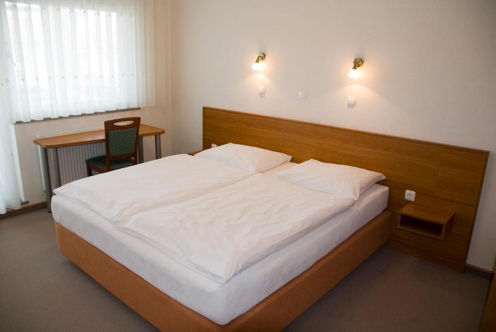 Dezman Apartments & Rooms Kranj Room photo